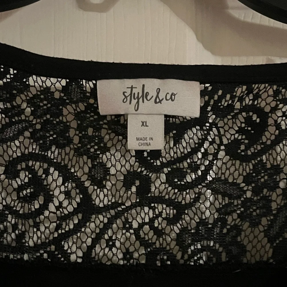 Lace detail floral embroidered crop top tie front - Picture 3 of 9